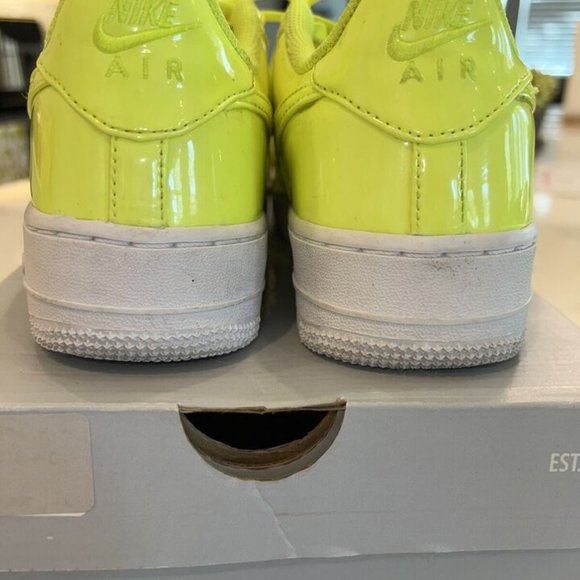 Nike Air Force 1 LV8 UV Volt/White Women’s Shoes 6.5y or 8 women's - Picture 2 of 8